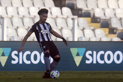 Adryelson valoriza empate do Botafogo com o Santos: 'Esse ponto fora de casa é muito importante'