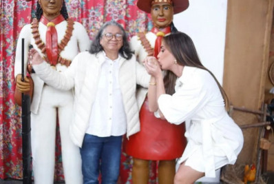 Nicole Bahls elogia 'instinto protetor' de Marlene Mattos: 'Muito carinho'