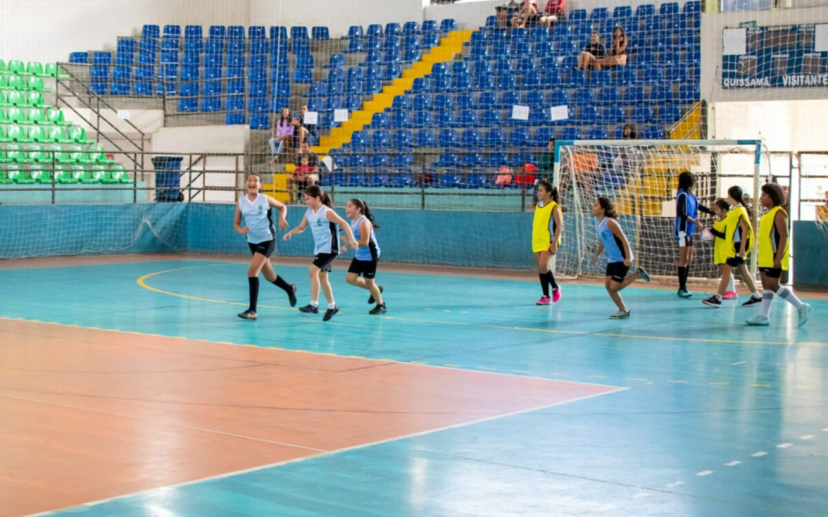 Futebol feminino ganha destaque em Quissam&atilde; com apoio da prefeitura em integra&ccedil;&atilde;o de futsal