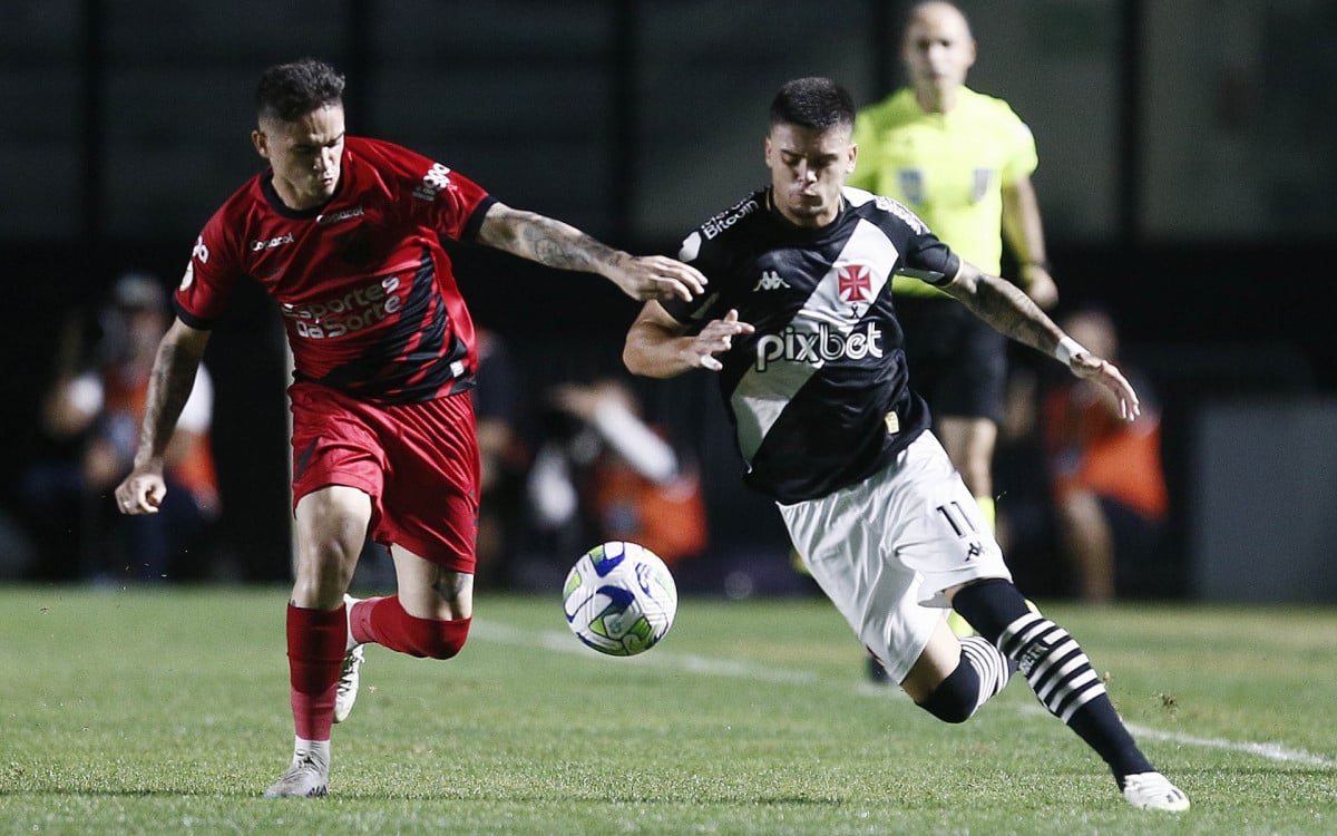 Vasco foi derrotado pelo Athletico-PR em São Januário