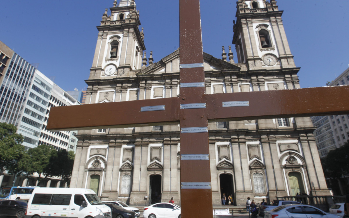 Celebra&ccedil;&atilde;o em homenagem &agrave;s v&iacute;timas da Chacina da Candel&aacute;ria marca o &uacute;ltimo dia de manifesta&ccedil;&otilde;es do movimento "Candel&aacute;ria Nunca Mais!"
