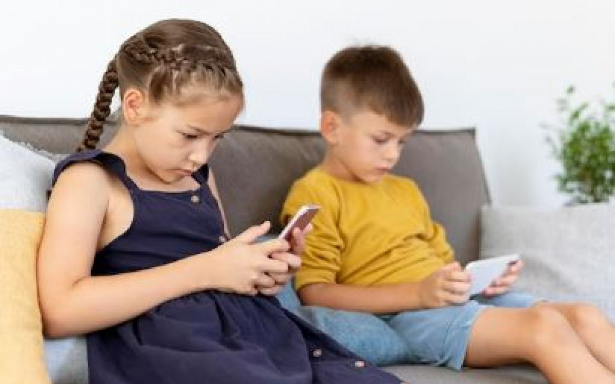 Crian&ccedil;as precisam ter acesso &agrave; internet supervisionado por adultos, apontam especialistas