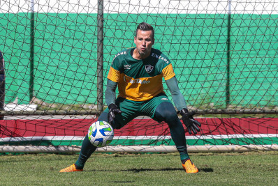 Fábio recebe sondagem do Cruzeiro, mas prioriza renovação com Fluminense
