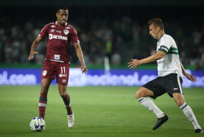  Fluminense perde para o Coritiba e desperdiça a oportunidade de entrar no G4 do Brasileirão