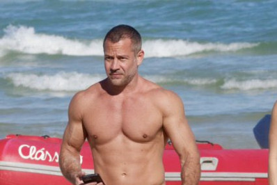 Malvino Salvador chama atenção com corpo definido: 'Envelheceu como vinho'