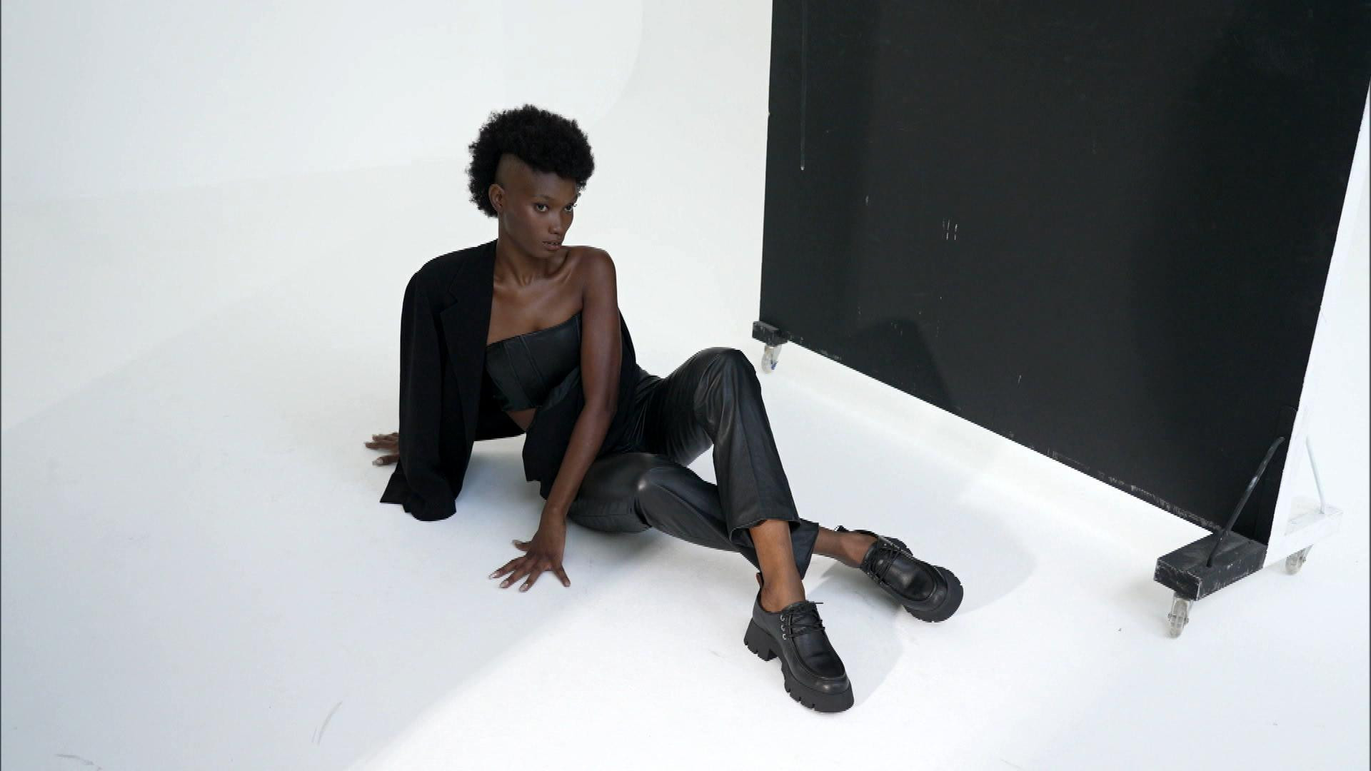 A baiana Camila Santos atuando como modelo - Globo/Divulgação