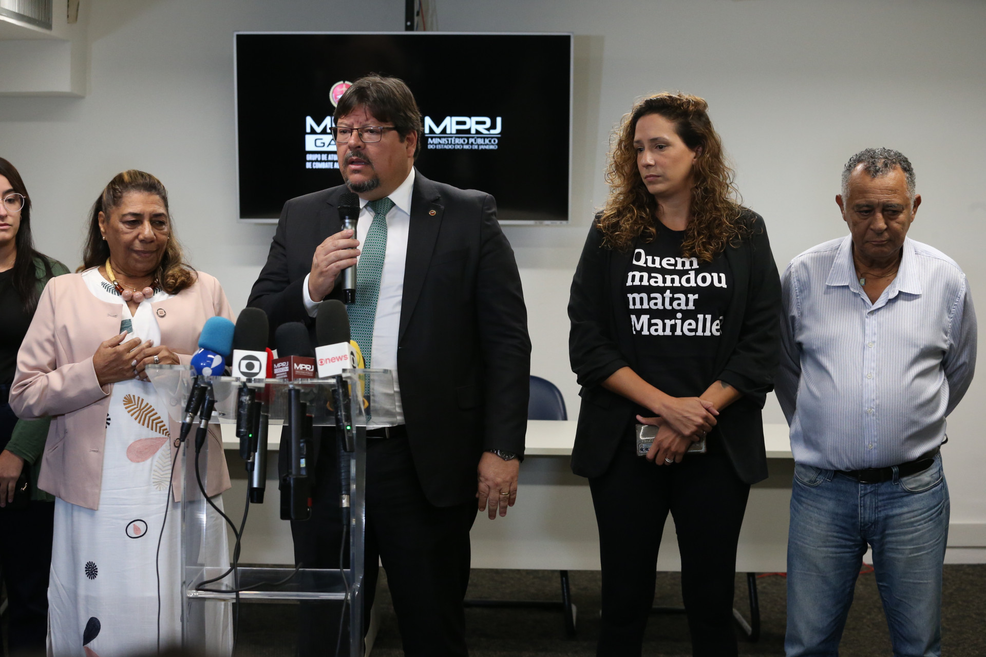 Na foto, o procurador geral de Justi&ccedil;a, Luciano Mattos, a mulher de Anderson, Agatha Arnaus, a mulher de Marielle, M&ocirc;nica Benicio e a m&atilde;e de vereadora, Marinette da Silva - Cl&eacute;ber Mendes/Ag&ecirc;ncia O Dia