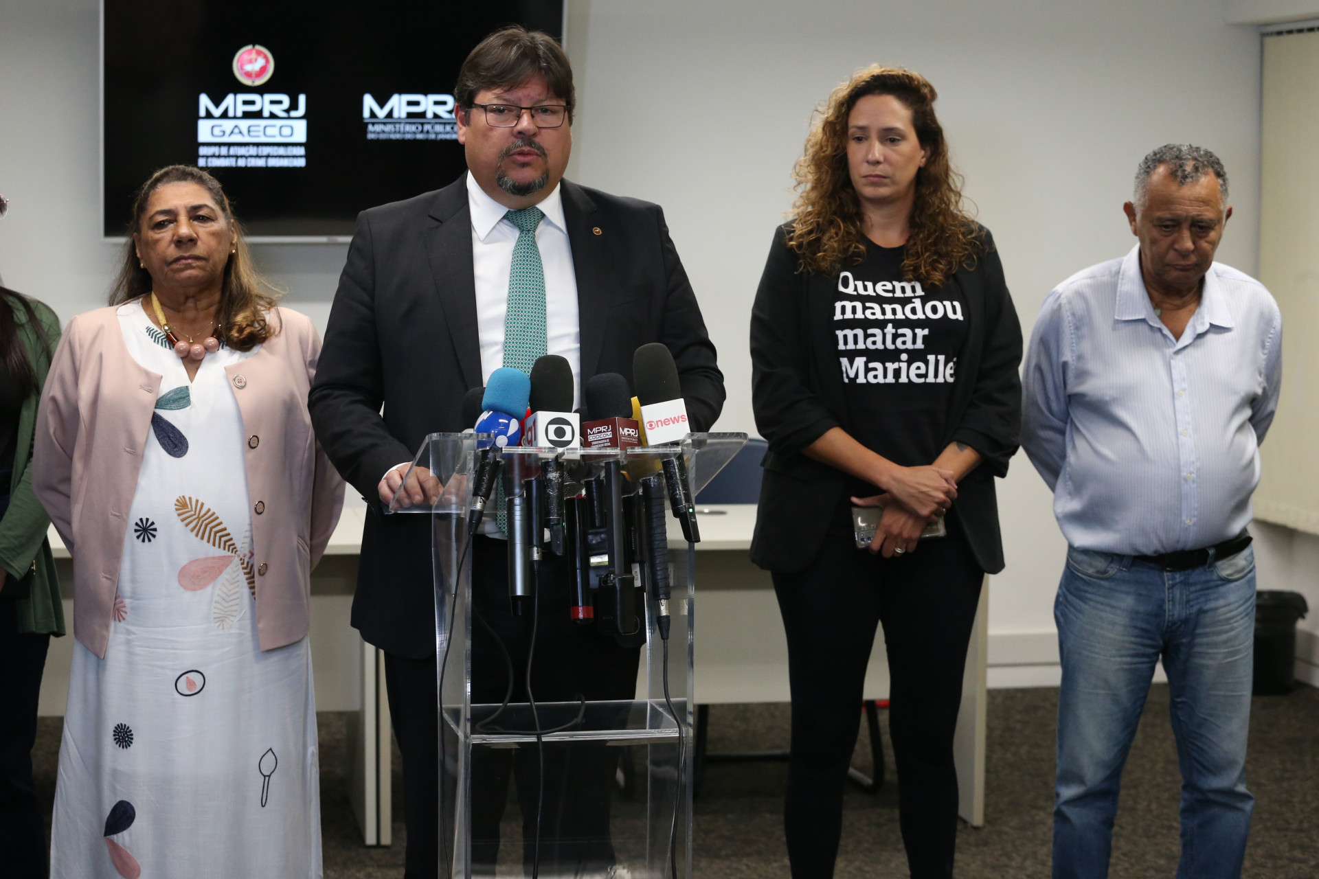 Na foto, o procurador geral de Justi&ccedil;a, Luciano Mattos, a mulher de Anderson, Agatha Arnaus, a mulher de Marielle, M&ocirc;nica Benicio e a m&atilde;e de vereadora, Marinette da Silva - Cl&eacute;ber Mendes/Ag&ecirc;ncia O Dia