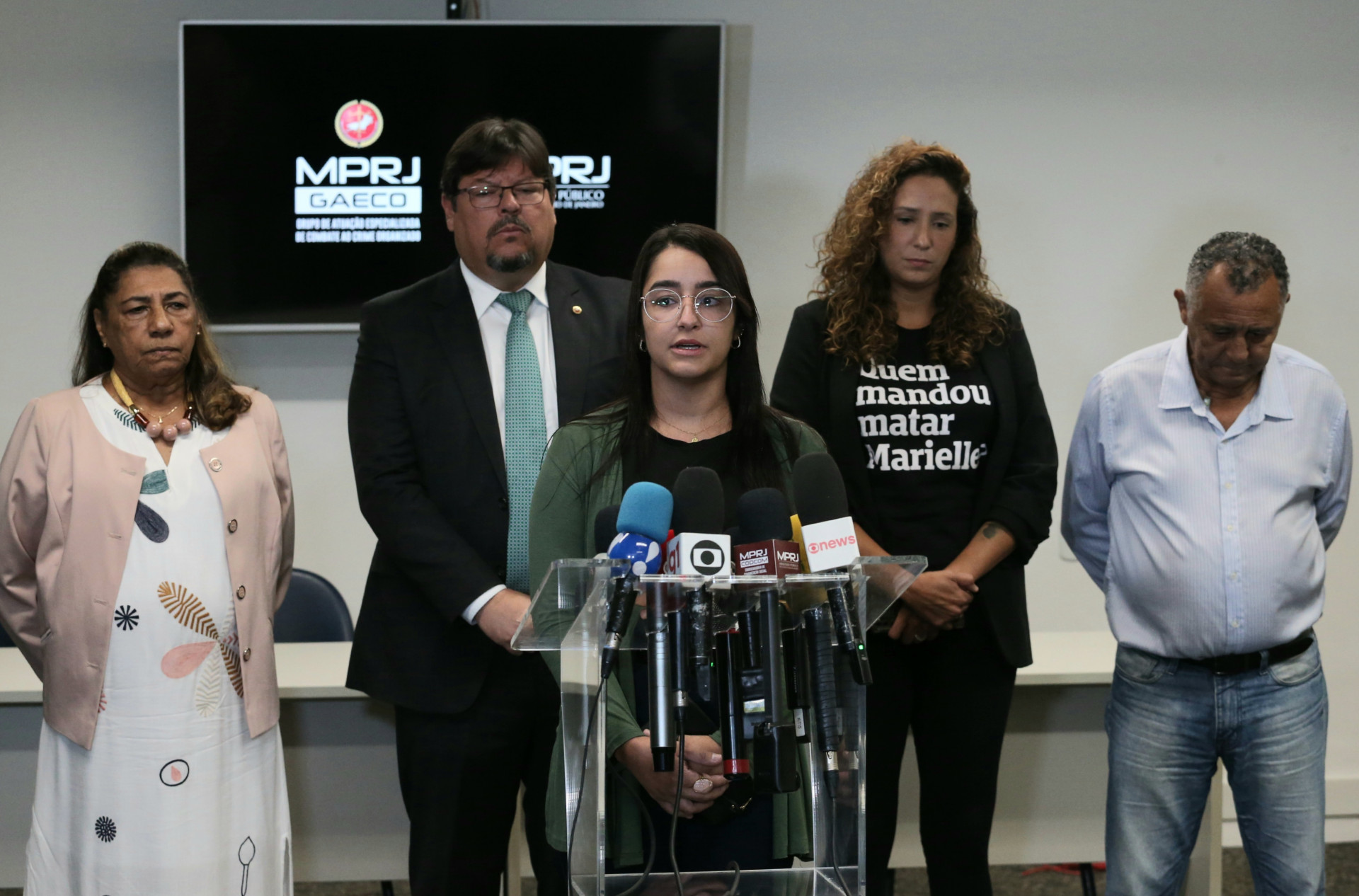 Na foto, o procurador geral de Justi&ccedil;a, Luciano Mattos, a mulher de Anderson, Agatha Arnaus, a mulher de Marielle, M&ocirc;nica Benicio e a m&atilde;e de vereadora, Marinette da Silva - Cl&eacute;ber Mendes/Ag&ecirc;ncia O Dia