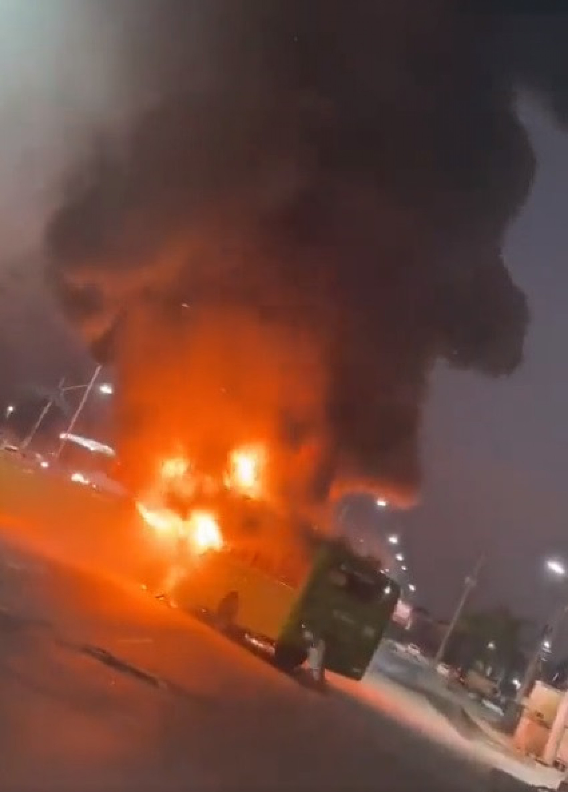 &Ocirc;nibus &eacute; incendiado em a&ccedil;&atilde;o criminosa em Duque de Caxias