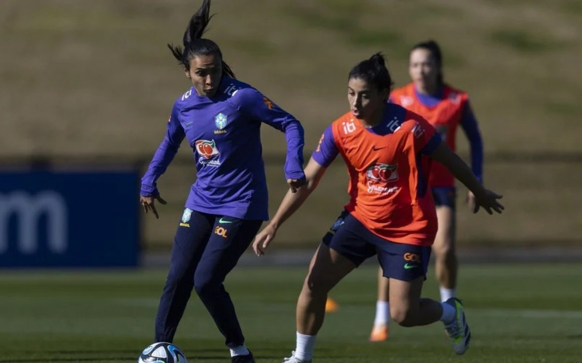 Marta em treinamento da sele&ccedil;&atilde;o brasileira feminina