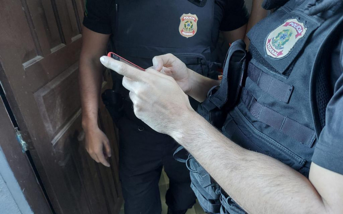 Agentes encontraram conte&uacute;do pornogr&aacute;fico infantojuvenil no celular do suspeito