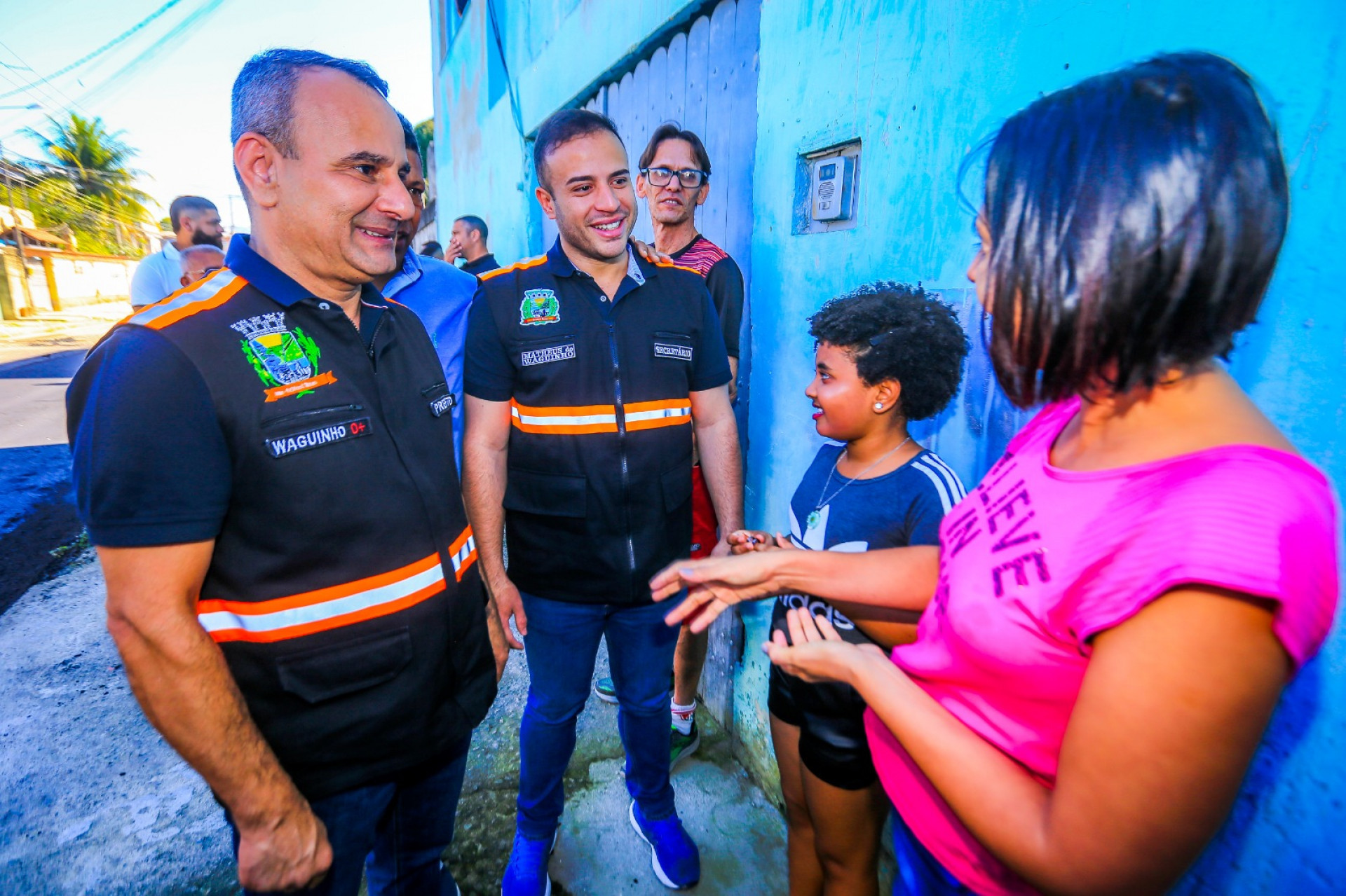 A psic&oacute;loga e moradora do Jardim Gl&aacute;ucia, Viviane Ferreira, conversou com o prefeito Waguinho e secret&aacute;rio Matheus sobre as melhorias no bairro - Rafael Barreto / PMBR