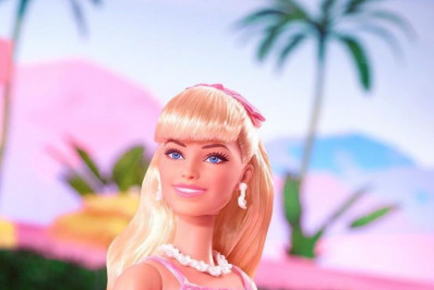 Saiba quem é o 'pai da Barbie', que levava uma vida de armas, drogas e orgias