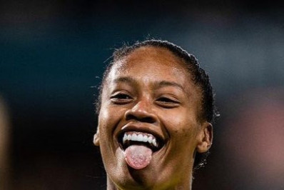 Entre homens e mulheres, Ary Borges é a primeira brasileira a marcar três gols em estreia de Copa