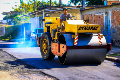 Prefeito Waguinho visita diversas obras no bairro Jardim Gláucia em Belford Roxo