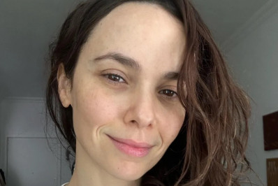 Débora Falabella surge sem maquiagem e garante elogios de fãs: 'Uma princesa'