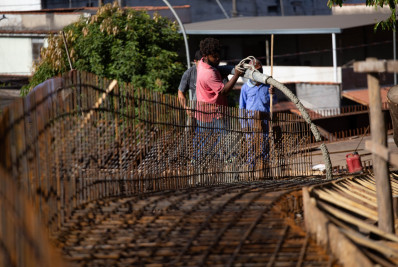 Concretagem de novo acesso ao Siderville é realizada em Volta Redonda