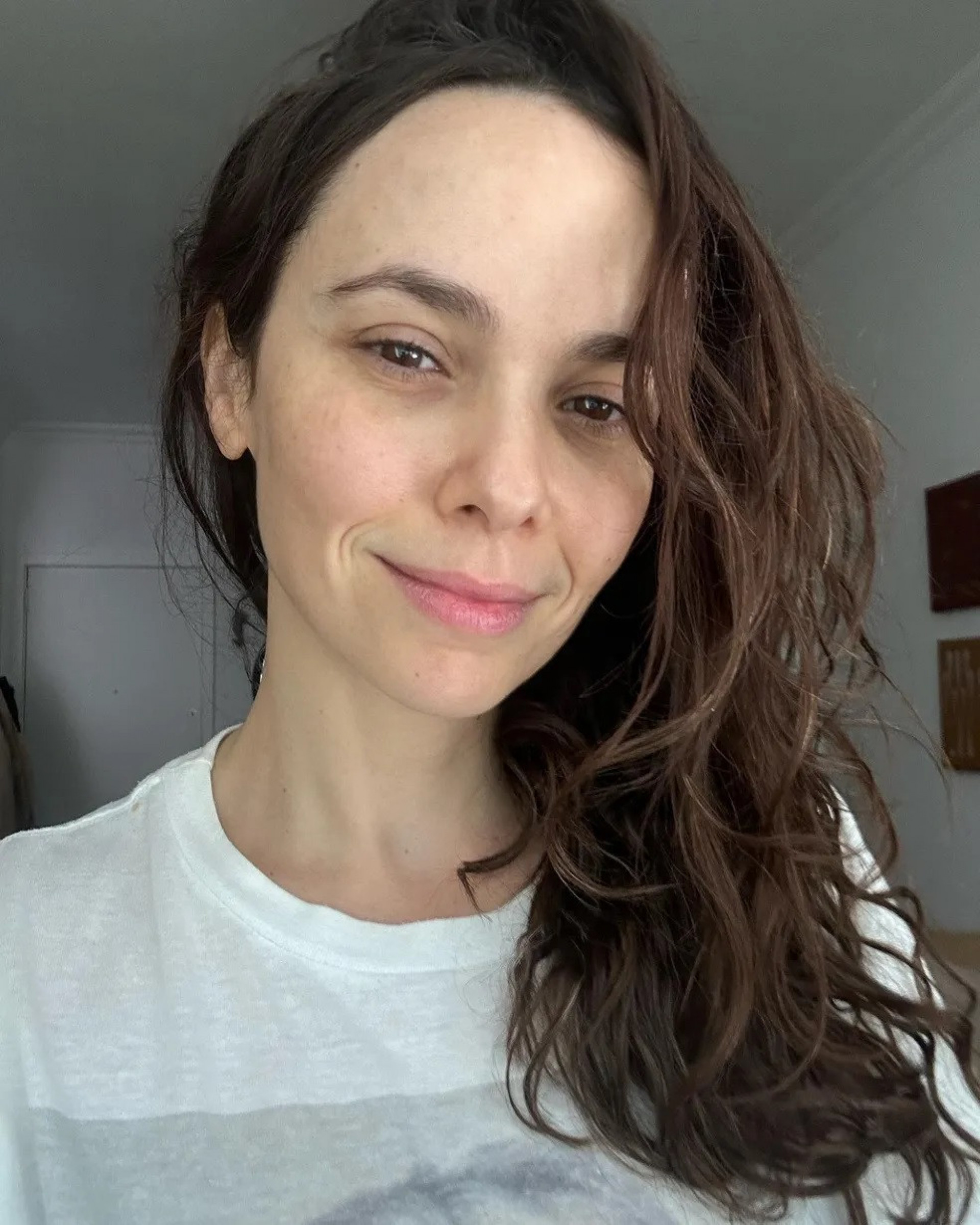 Débora Falabella posa sem maquiagem em dia de folga da novela 'Terra e Paixão' - Reprodução / Instagram