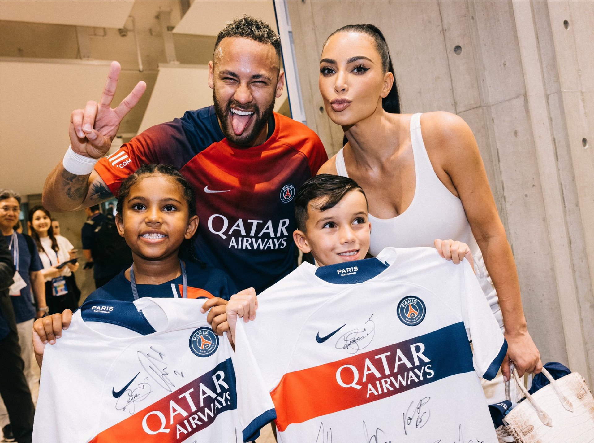 Kim Kardashian leva o filho para conhecer Neymar Jr. - Reprodução/Twitter