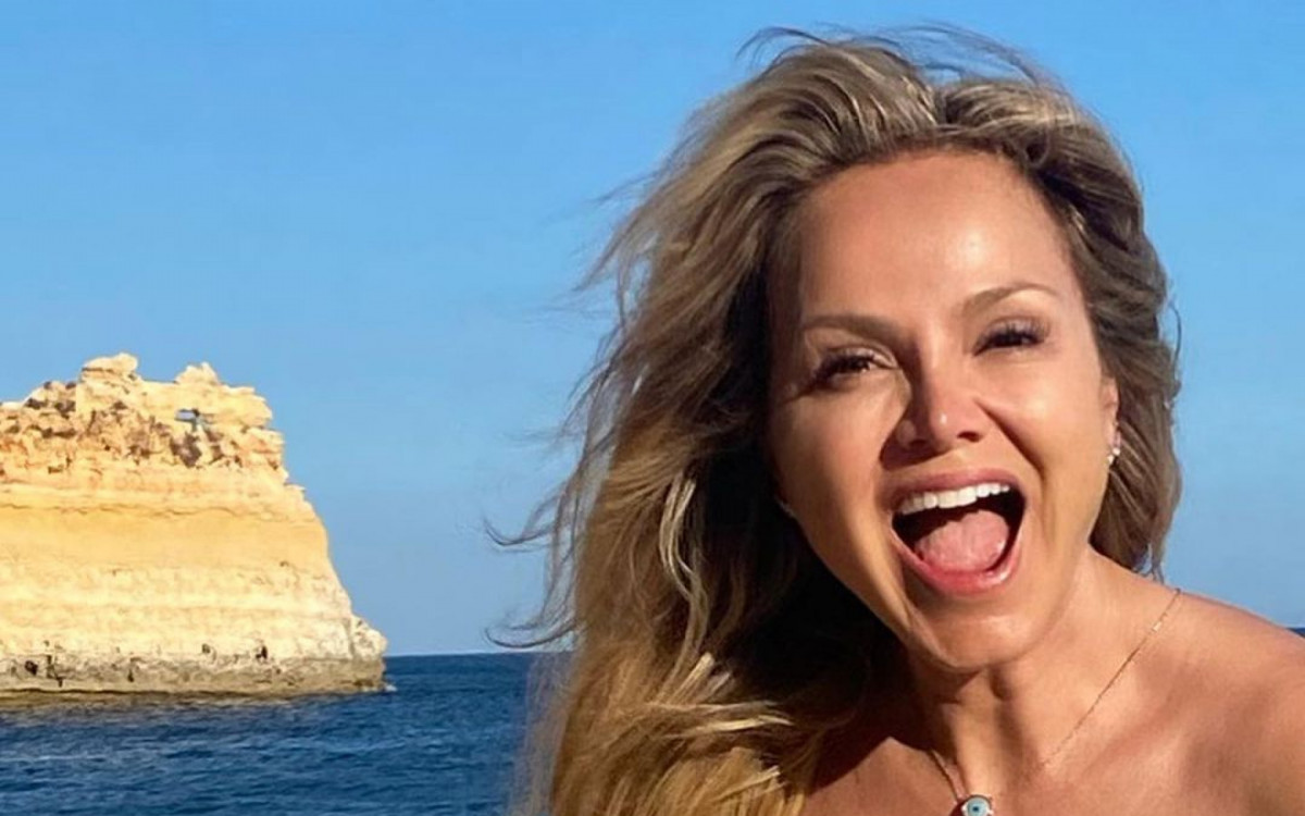 Eliana durante sua viagem para Portugal