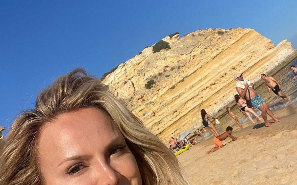 Eliana durante sua viagem para Portugal