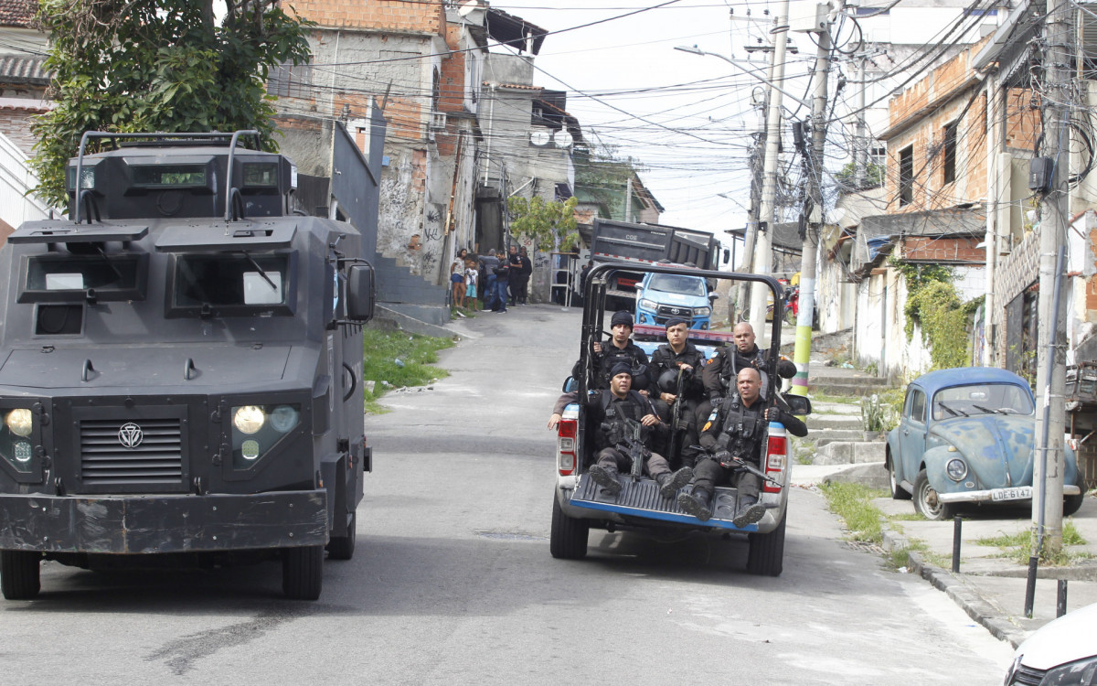 Os policiais prenderam um suspeito, chamado de "Gordinho ", numa regi&atilde;o conhecida como "boca do crack", no Morro da F&eacute;, na Penha