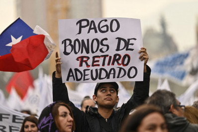 Professores protestam no Chile por pagamento de dívida salarial bilionária