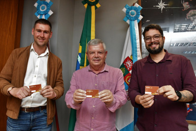 Prefeito Axel Grael recebe parlamentar irlandês e apresenta Moeda Social Arariboia