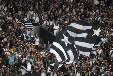 Torcida do Botafogo esgota ingressos para jogo contra o Coritiba, no Nilton Santos