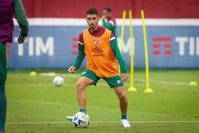 Apesar da derrota, Daniel mostra desenvoltura em reestreia pelo Fluminense
