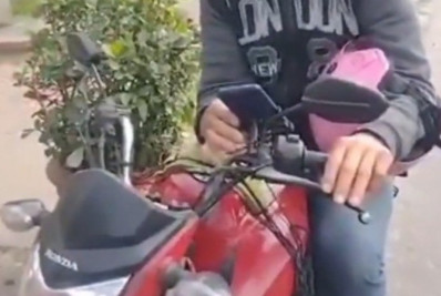 Vídeo: suposto miliciano ameaça motociclista de transporte por aplicativo na Zona Oeste
