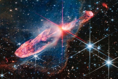 James Webb captura imagem surpreendente de par de estrelas em formação