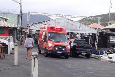 Veleiro é encontrado à deriva no mar de Arraial do Cabo