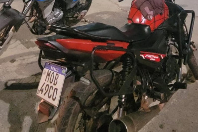 Homem é preso por adulterar placa de moto e pilotar sem CNH em Cabo Frio