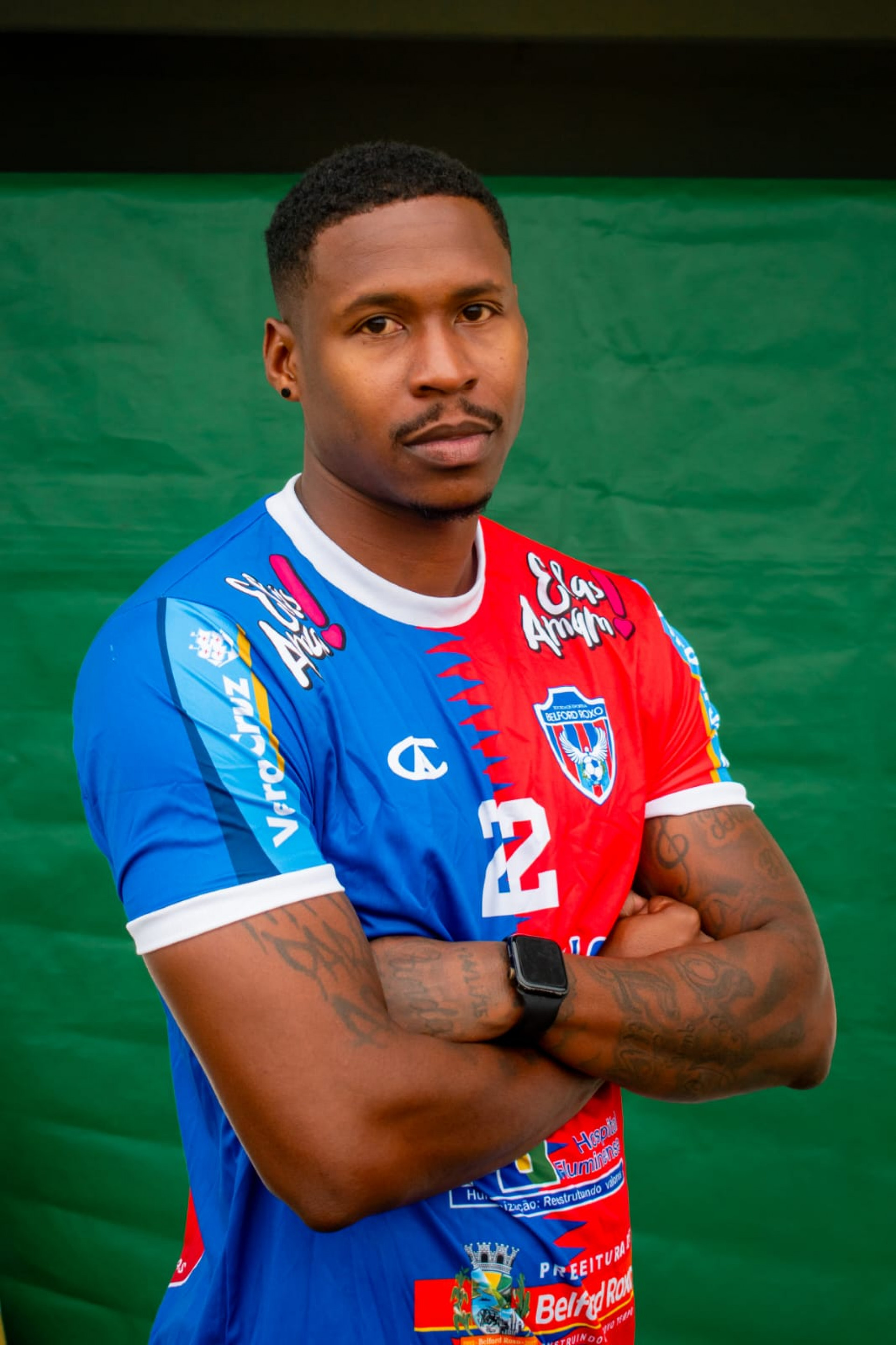 O meio de campo Wallace Camillo com a camisa da SE Belford Roxo