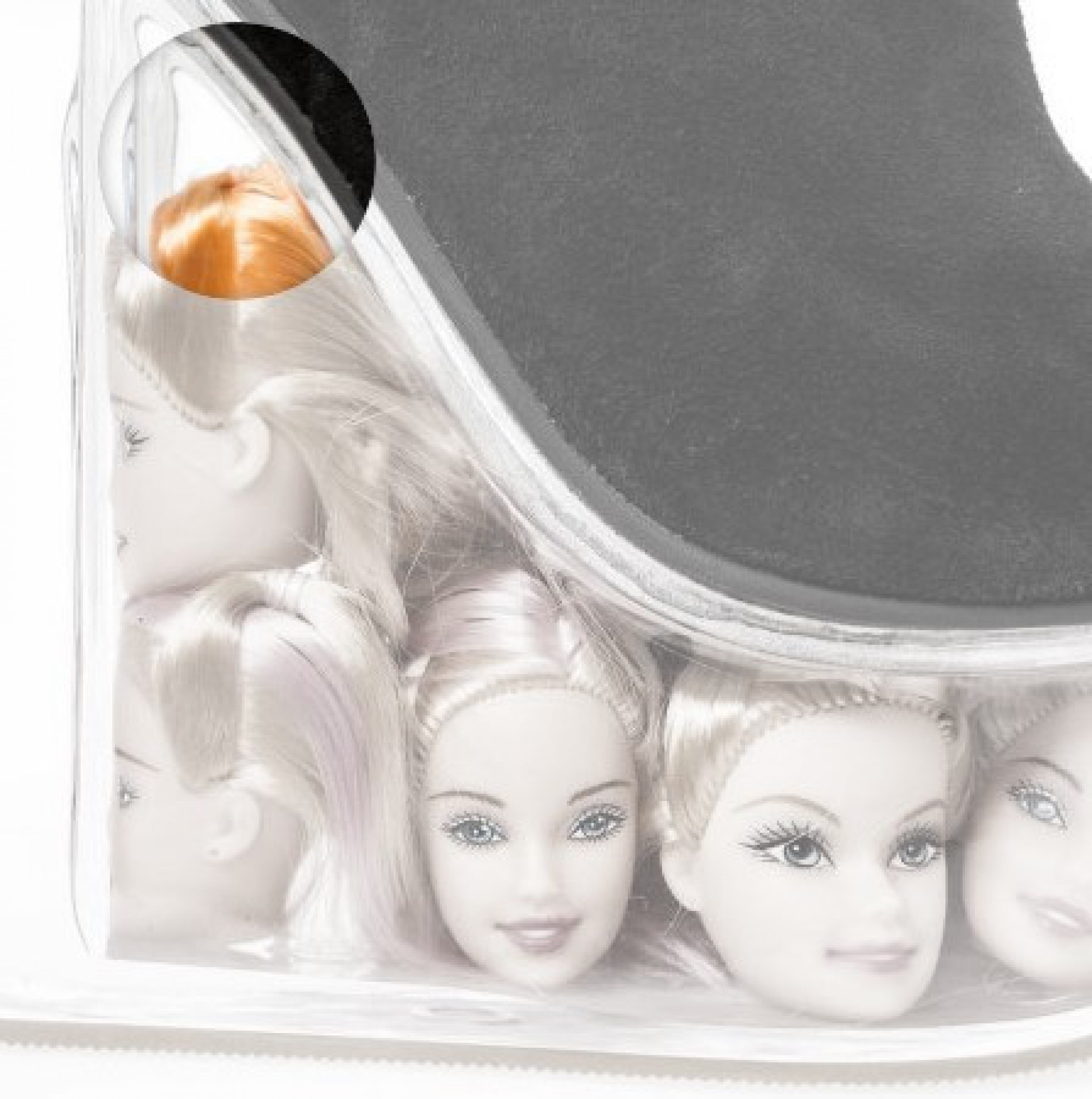 Sapato usado por Whoopi Goldberg - Reprodução/Karmaloop