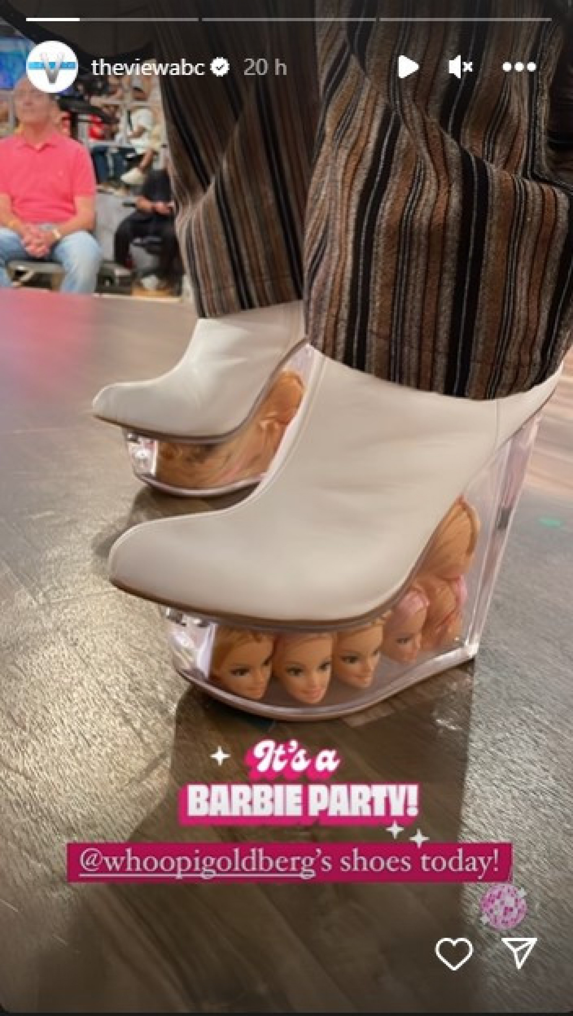 Sapato usado por Whoopi Goldberg - Reprodução/Instagram