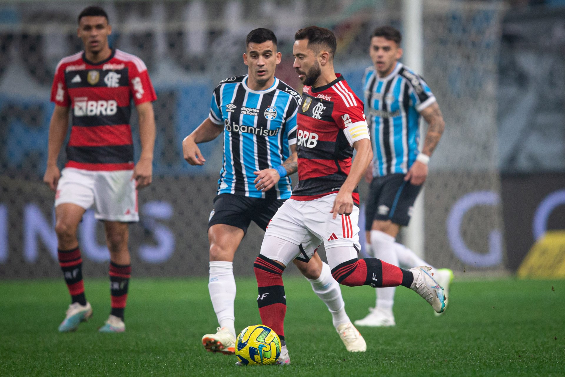 Flamengo vence o Grêmio fora de casa e larga com boa vantagem na Copa do  Brasil