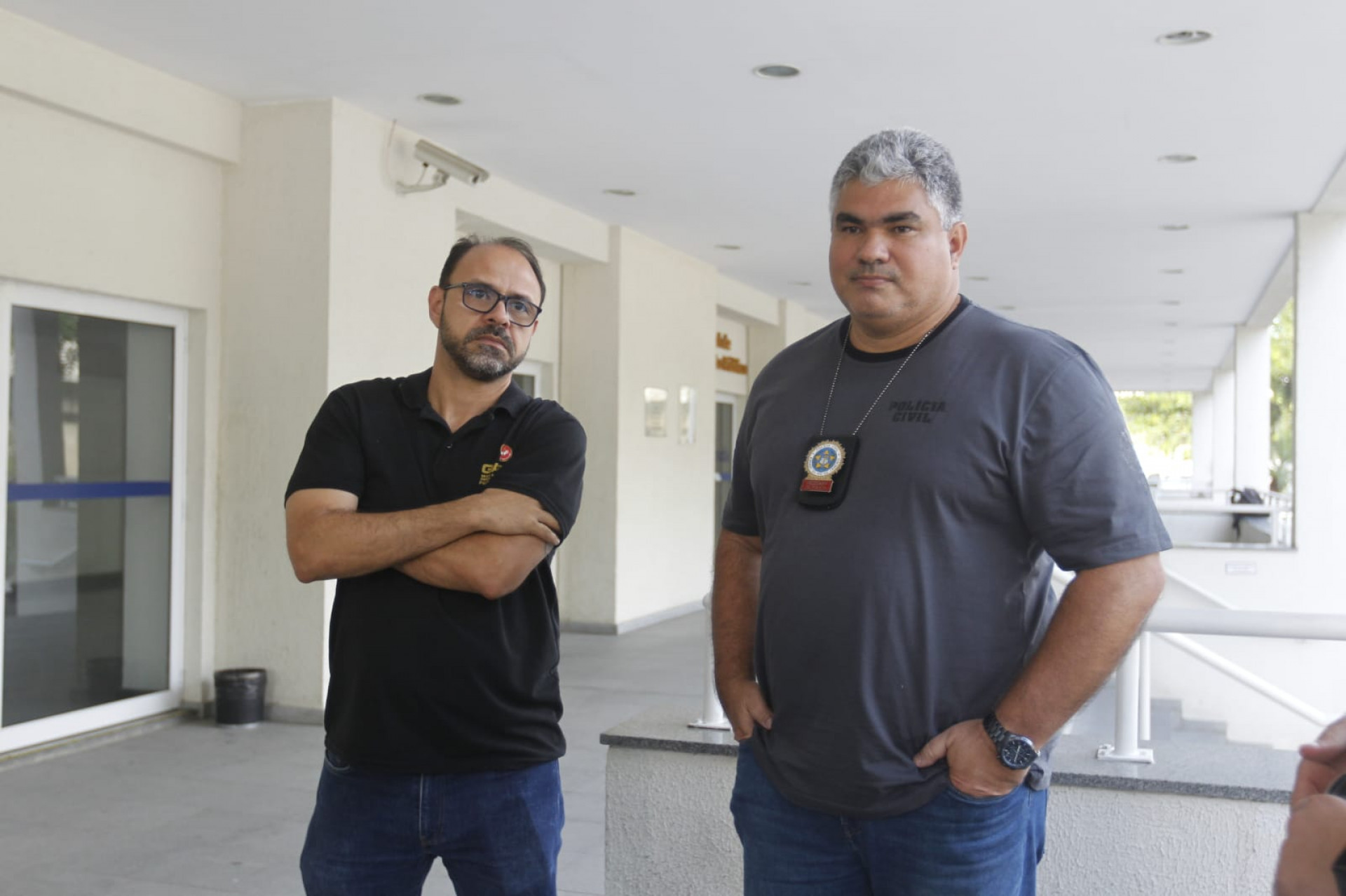 Na foto, promotor do MPRJ Fábio Corrêa (esquerda ) e delegado da DDSD Marcello Braga Maia (direita) - Reginaldo Pimenta/Agência O Dia