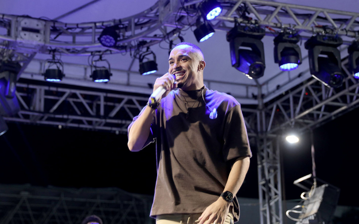 Alice Santos e Willian Soares cantam devo&ccedil;&atilde;o a Deus no palco Maca&eacute; D+