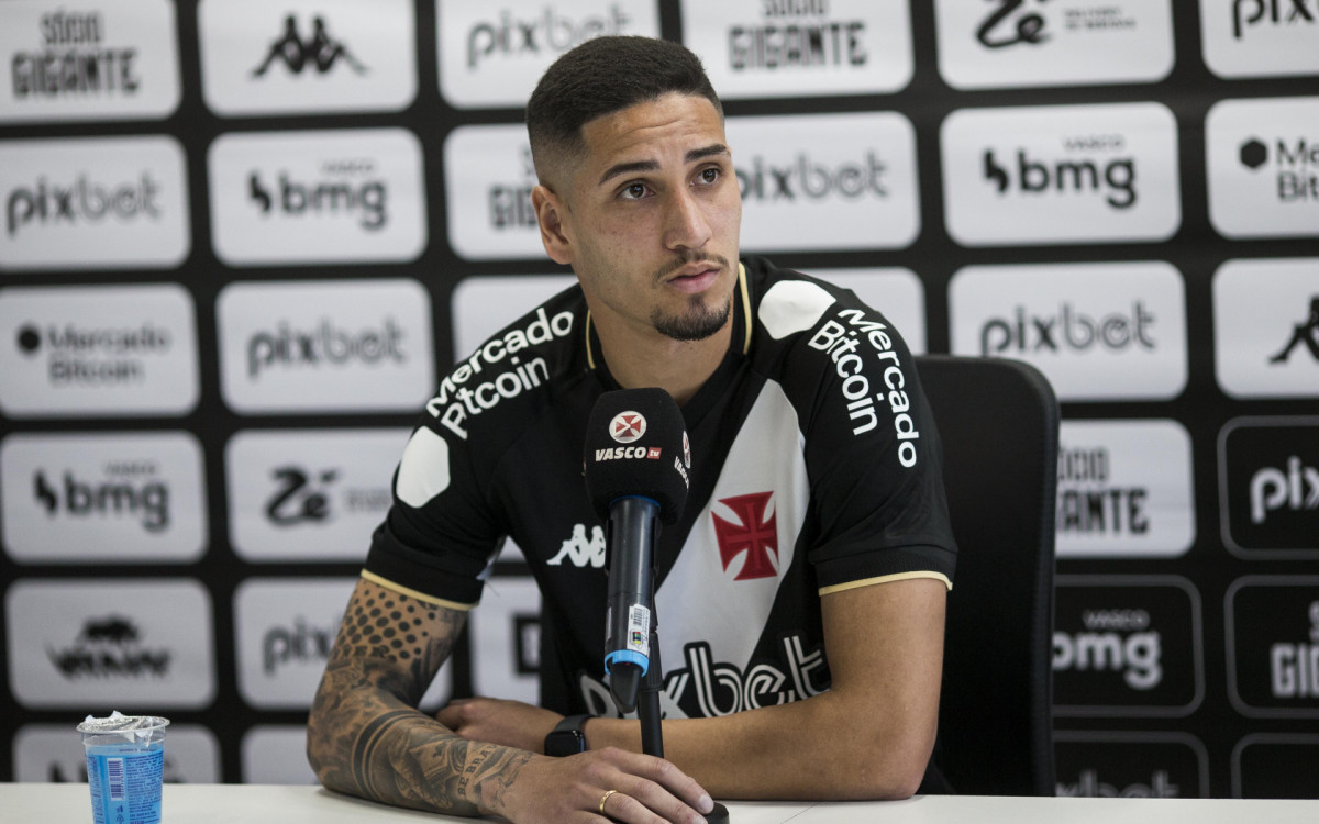 Bruno Praxedes, apresentado ontem como reforço do Vasco - Daniel RAMALHO/VASCO