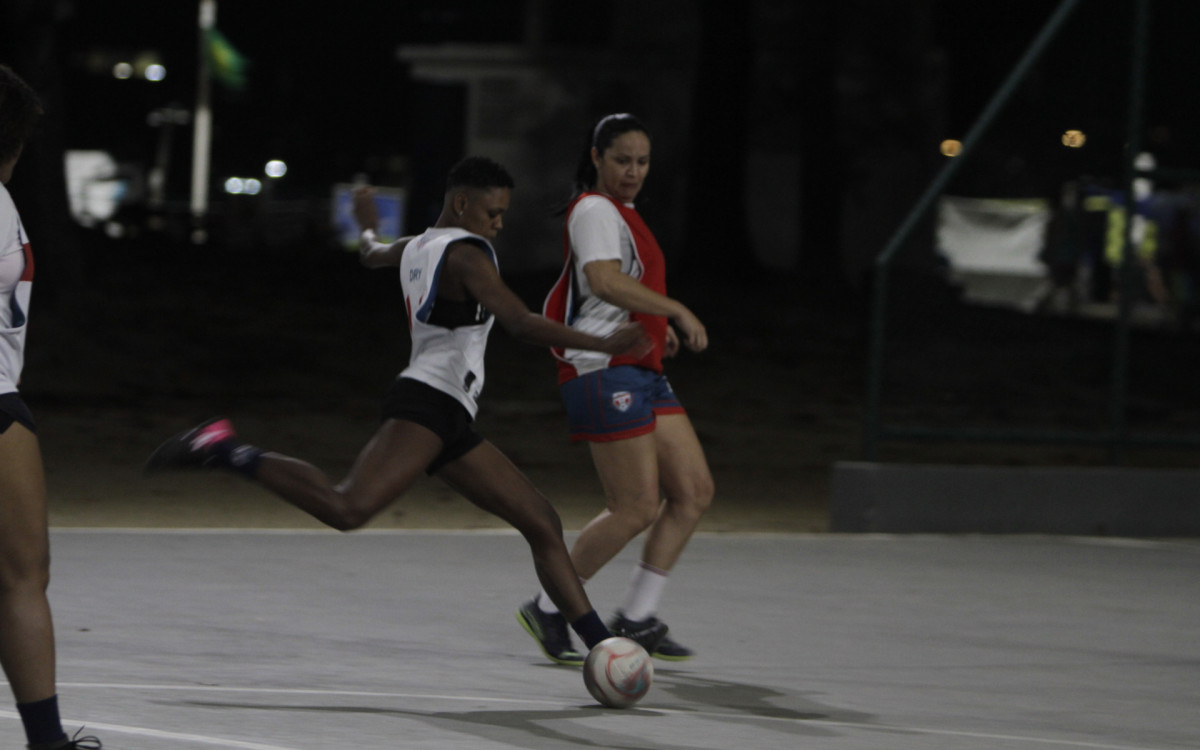 Mulheres se destacam jogando bola e superam o preconceito e machismo no meio - Marcos Porto/Agência O Dia