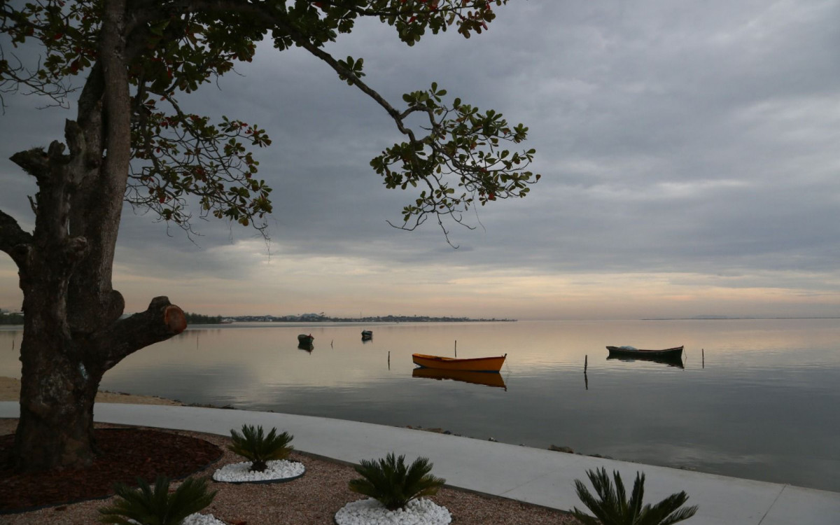 O balneário tem apresentado condições favoráveis de balneabilidade, além do crescimento da pesca e aumento dos esportes náuticos - Marcelo Figueiredo/Divulgação