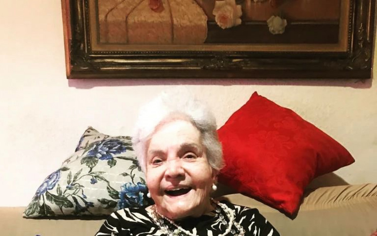 Lana Bittencourt, de 91 anos, est&aacute; aguardando transfer&ecirc;ncia da UPA de Cascatinha para o Hospital Alcides Carneiro, em Petr&oacute;polis