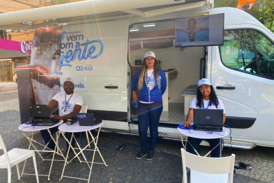 Atendimento móvel é novidade na Praça Roberto Silveira, em Caxias