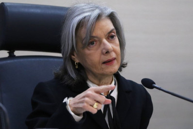 Cármen Lúcia dá cinco dias para Tarcísio de Freitas explicar homenagem a expoente da ditadura