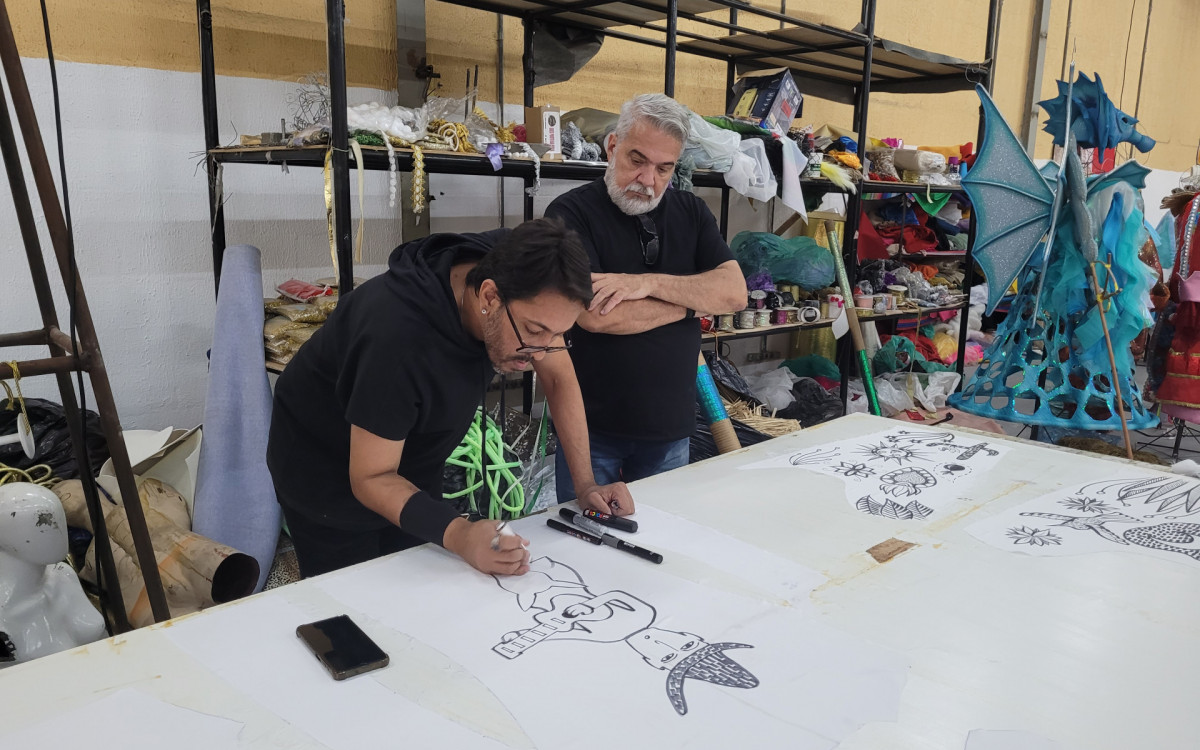 Jorge Silveira e Mauro Quintaes juntos no barracão do Tigre de SG