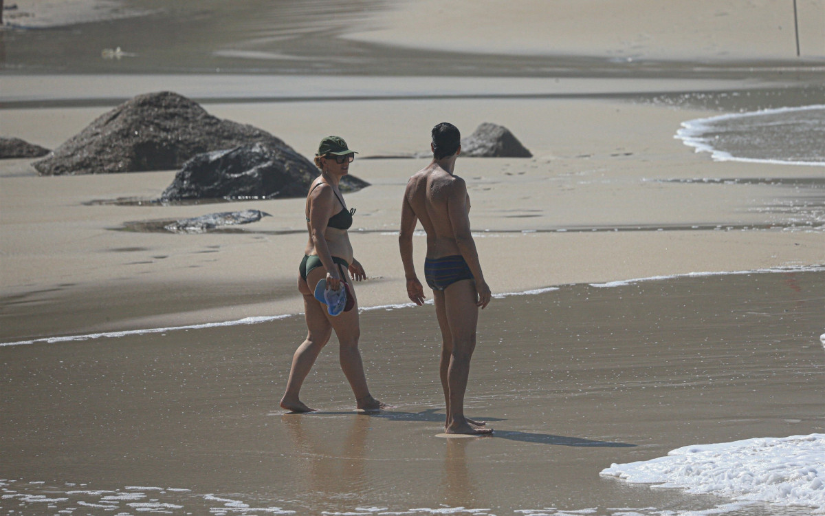 Paula Braun e Mateus Solano estiveram na Praia de Grumari, nesta sexta-feira