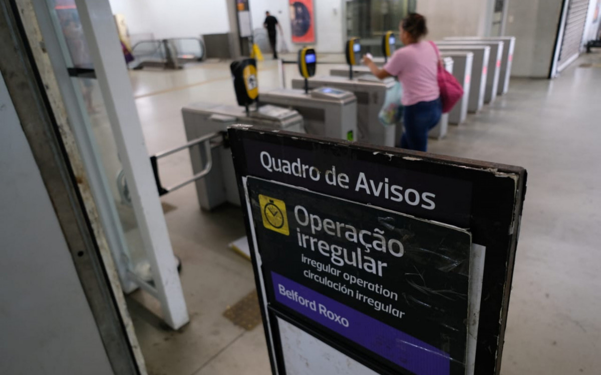 Circula&ccedil;&atilde;o dos trens do ramal Belford Roxo ficou suspensa entre Cavalcante e Central do Brasil